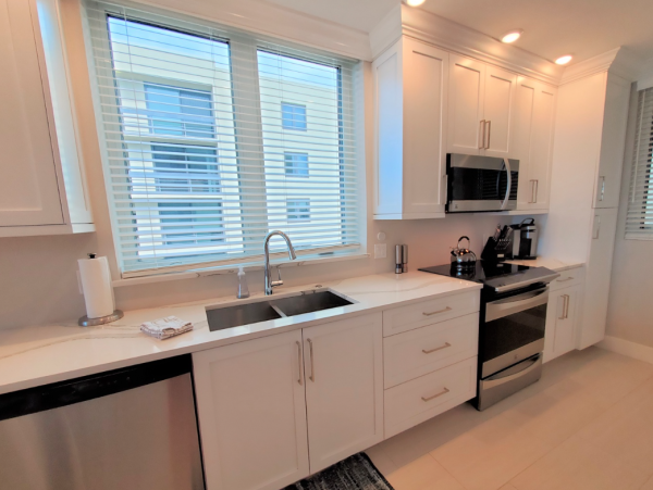 Luxurious Beachfront Condo in Longboat Key Florida - Stunning Gulf Views